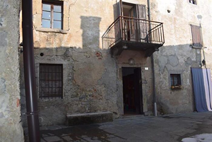 Casa con 6 locali in vendita in Via Don Brozzoni, Costa Di Serina