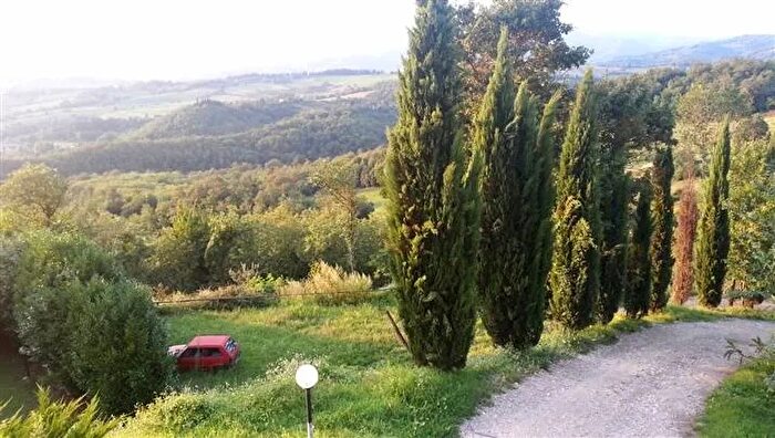 Casa con 20 locali in vendita in Dicomano, Dicomano