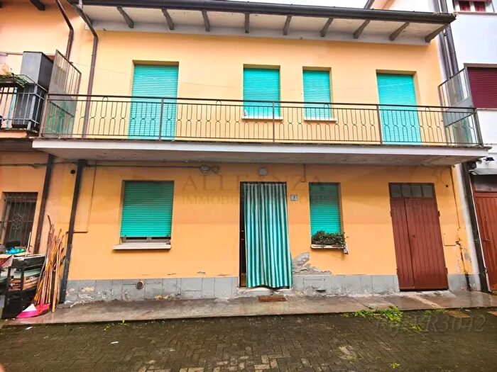 Casa trilocale in vendita in Via Roma Castello d'Argile, Castello D'Argile