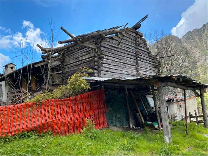 Casa trilocale in vendita in Frazione Fontanasc, Brusson