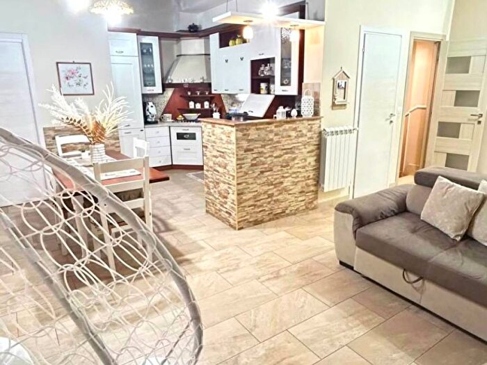 Appartamento con 6 locali in affitto in Via Allò, Casteldaccia