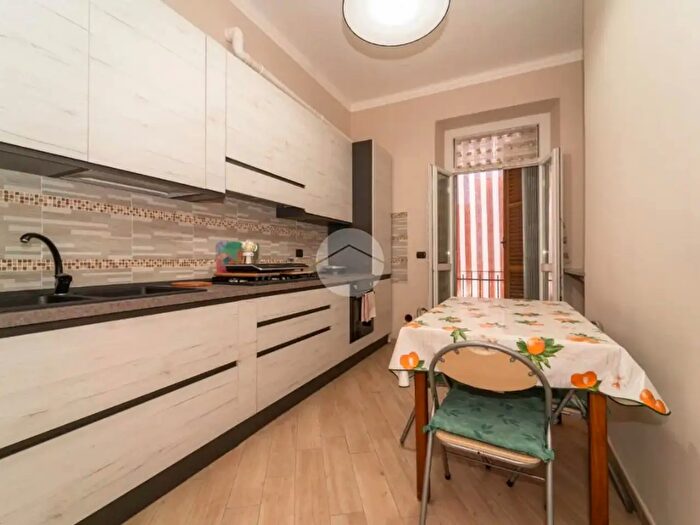 Appartamento trilocale in vendita in Via Bongiovanni, Torino