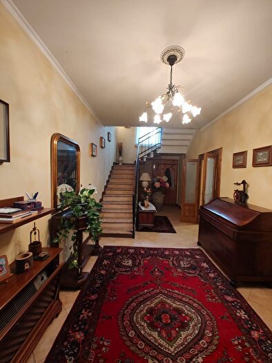 Casa con 10 locali in vendita in Via, Quistello