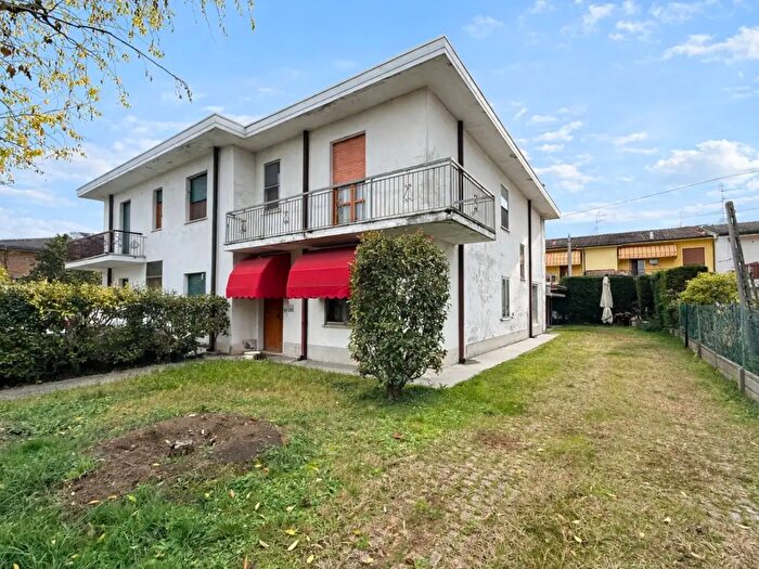 Casa quadrilocale in vendita in Poggio Rusco