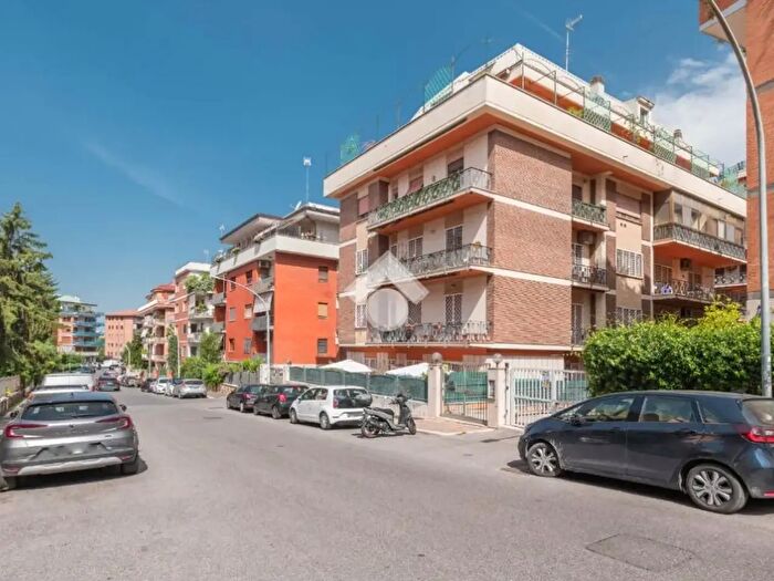 Appartamento quadrilocale in vendita in Via Livio Pentimalli, Roma