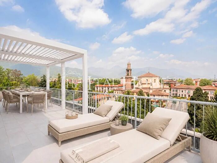 Appartamento trilocale in vendita in Via Silvio Pelico, Bergamo