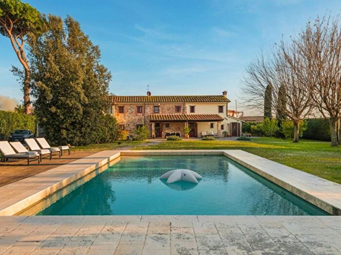 Casa con 6 locali in affitto in Via Padule, Pietrasanta