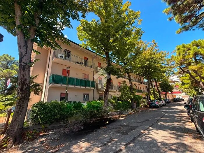 Appartamento trilocale in vendita in Viale Giambologna, Cesenatico