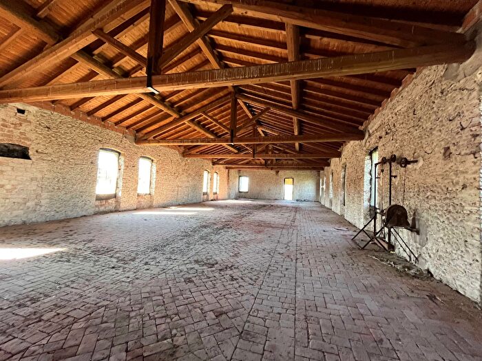 Casa con 20 locali in vendita in Via Simone Canossa, Mozzecane