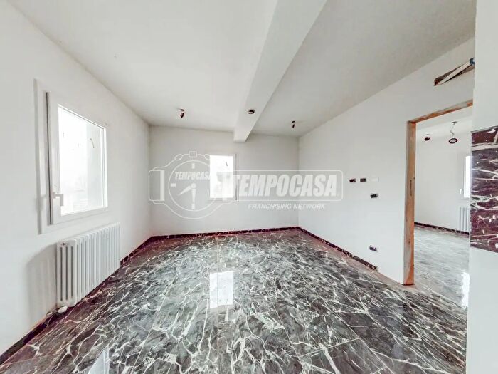 Appartamento quadrilocale in vendita in Via Ciro Menotti, Castelfranco Emilia
