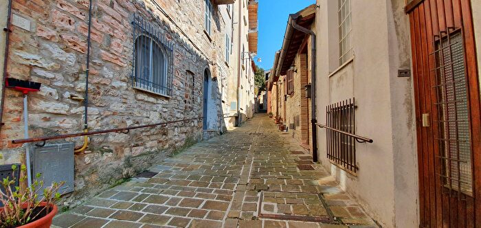 Appartamento con 6 locali in vendita in Via Paolo Rubboli, Gualdo Tadino