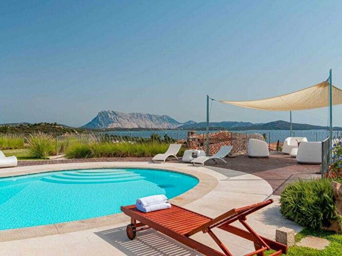 Casa con 6 locali in affitto in Viale dei Pini, Lu Impostu, San Teodoro