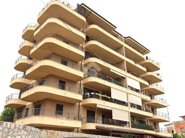 Appartamento quadrilocale in vendita in Via Stazione, Reggio Calabria