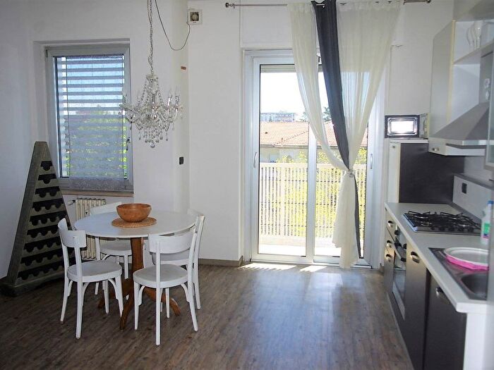 Appartamento trilocale in affitto in Via Arnaldo da Brescia, Centro, Gallarate