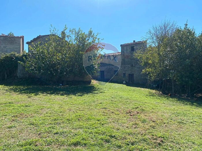 Casa con 6 locali in vendita in Loc Coppi Voc Petroia, Citta Di Castello