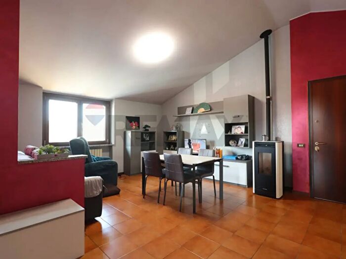 Appartamento trilocale in vendita in Via Monsignor Clemente Riva, Medolago