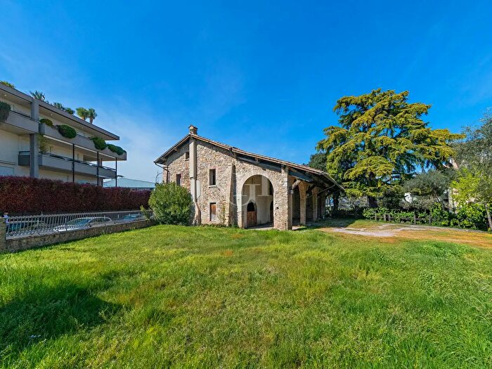 Casa quadrilocale in vendita in Desenzano Del Garda