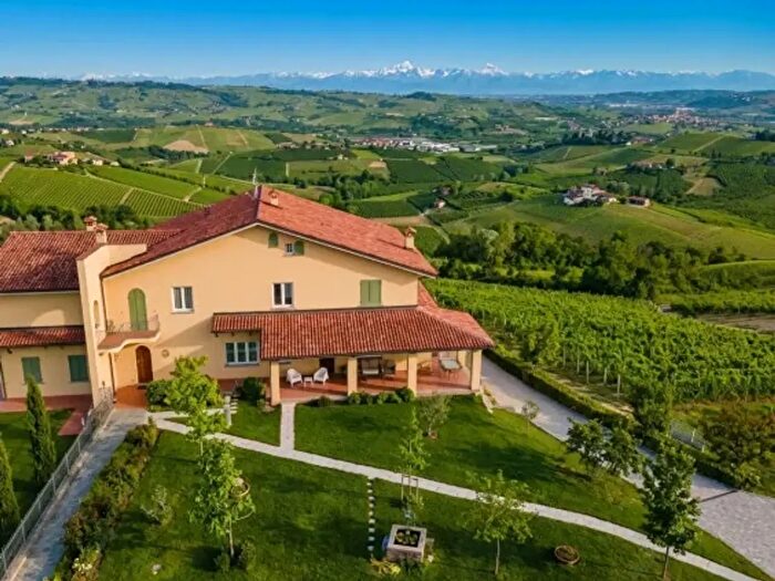 Casa con 6 locali in vendita in Diano DAlba