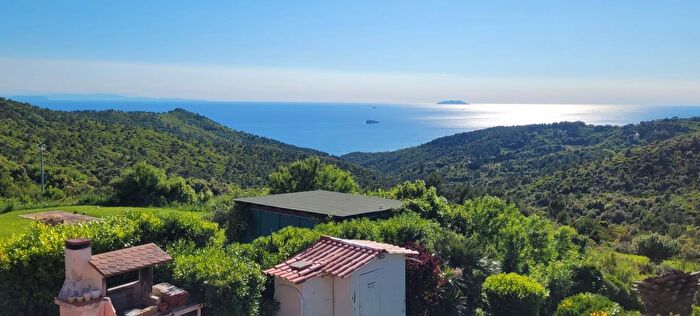 Casa con 6 locali in vendita in Via di Quercianella, Livorno
