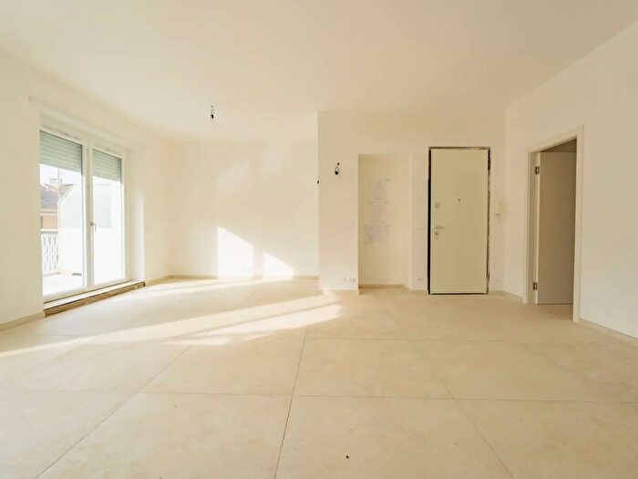 Appartamento trilocale in vendita in Via Fratelli Carando, Torino