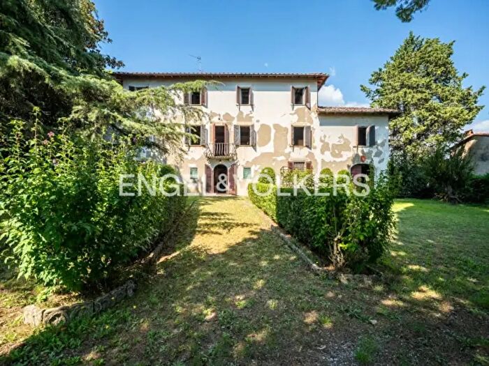 Casa con 6 locali in vendita in Via Lenzi, Uzzano