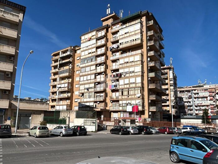 Appartamento trilocale in vendita in Largo Giuseppe Salvatore Vaiana, Palermo