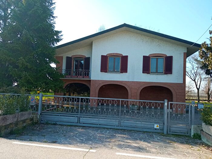 Casa con 7 locali in vendita in Strada Menedizza, San Benedetto Po