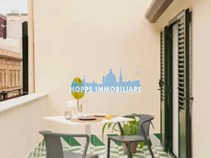 Appartamento trilocale in affitto in Via Ruggiero Settimo, Palermo