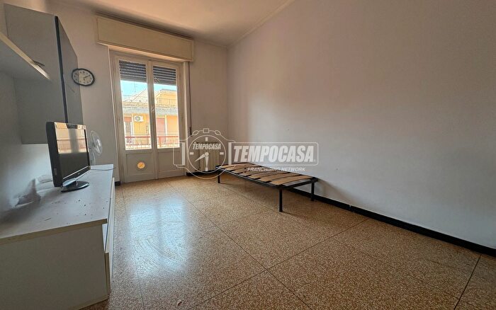 Appartamento trilocale in vendita in Piazza Silvio Arrivabene, Genova