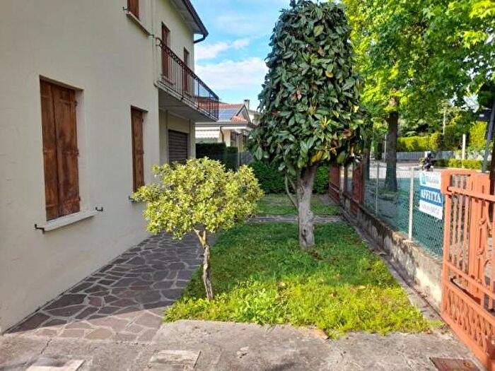 Casa con 6 locali in vendita in Corso delle Terme, Montegrotto Terme