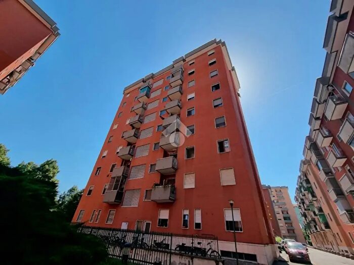 Appartamento trilocale in vendita in Via Mar Nero, Milano
