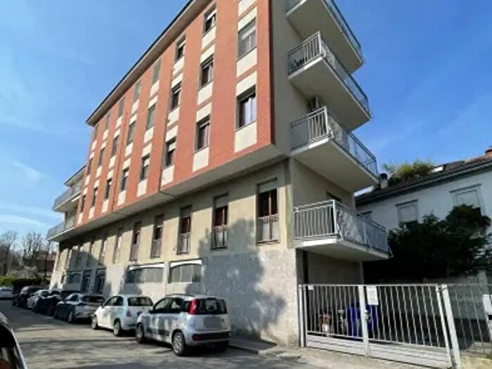 Appartamento quadrilocale in vendita in Via Giacinto Romano, Pavia