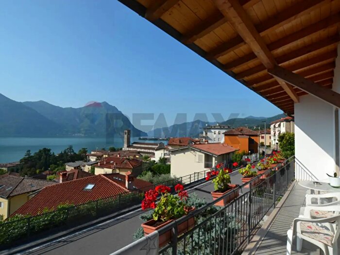Casa con 9 locali in vendita in Lovere