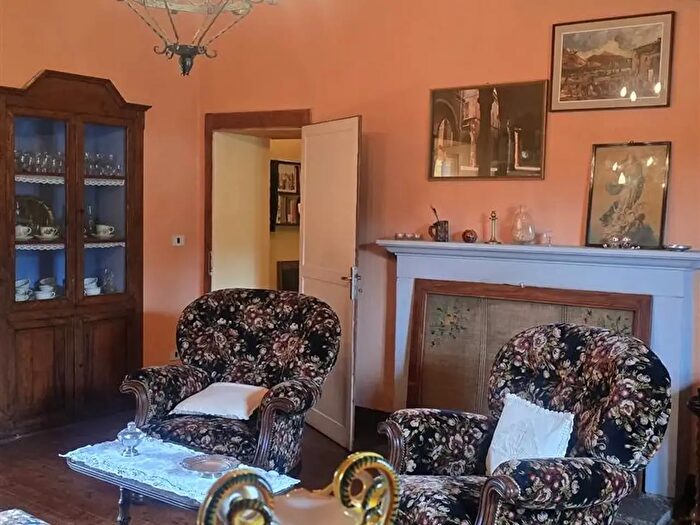 Casa con 8 locali in vendita in Pievepelago