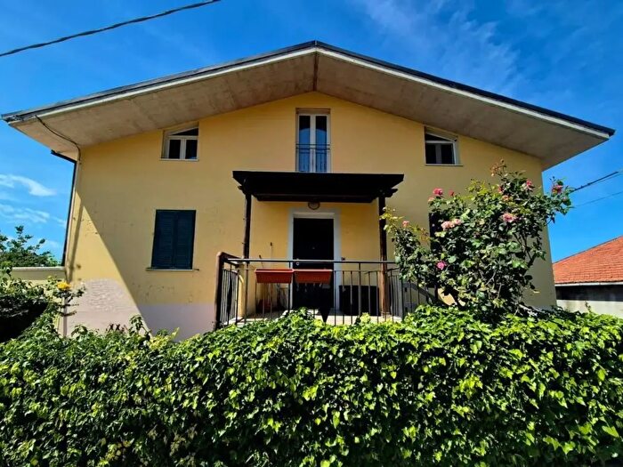 Appartamento con 7 locali in vendita in Via Croci, Casalincontrada