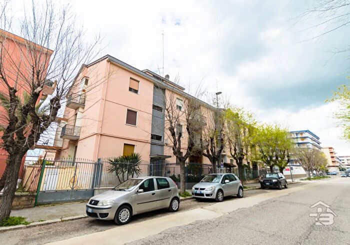 Appartamento trilocale in vendita in Via dei Veneziani Manfredonia Zona Monticchio, Manfredonia