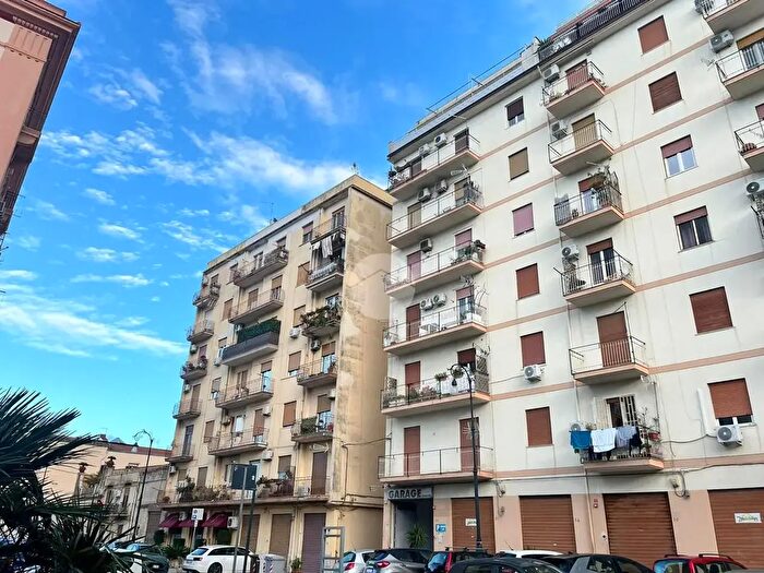 Appartamento quadrilocale in vendita in Via Filangeri, Palermo