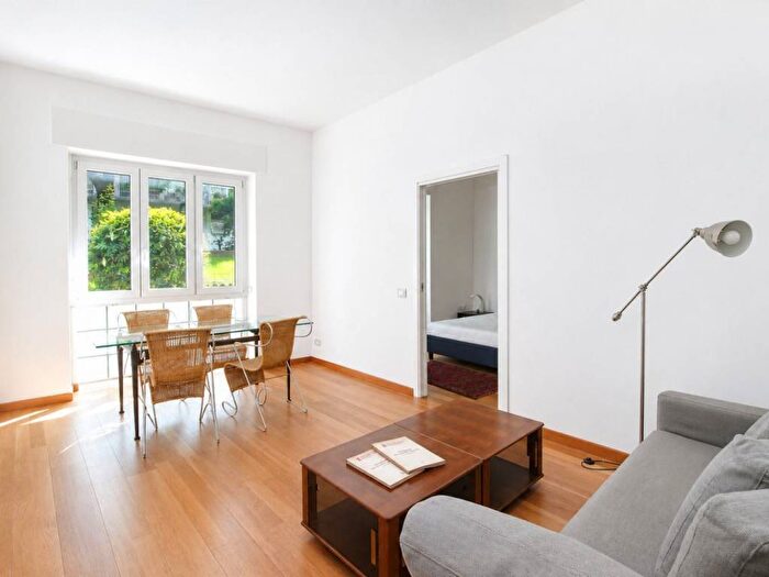 Appartamento trilocale in affitto in Via dei Pellegrini, Quadronno Crocetta, Milano