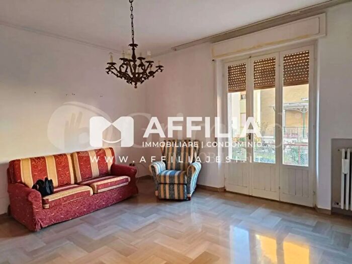 Appartamento con 5 locali in vendita in Via San Francesco, Jesi