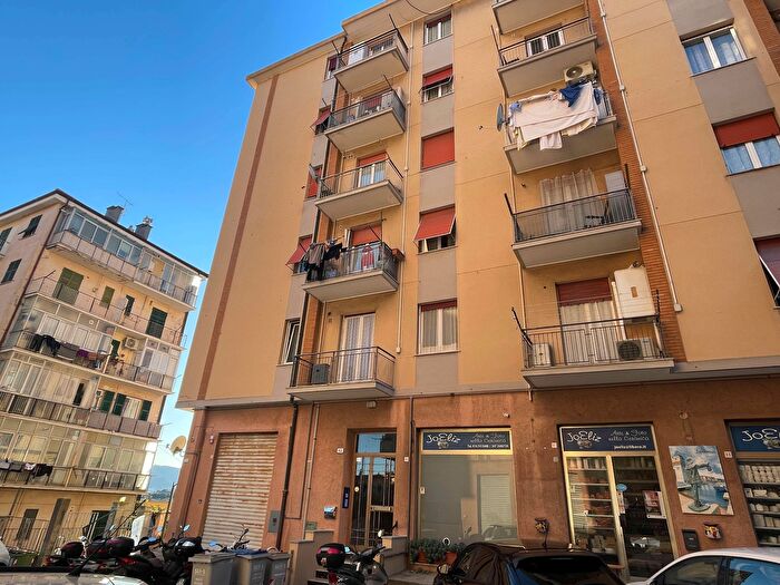 Appartamento con 5 locali in vendita in Via SantAntonio, Savona