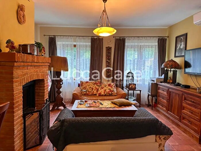 Casa con 5 locali in vendita in Bagni Di Lucca
