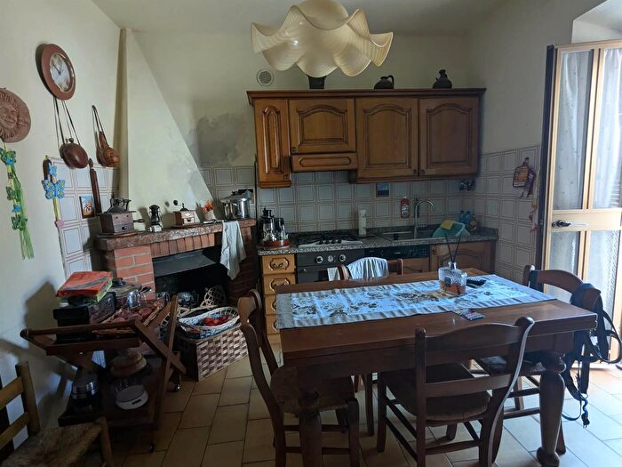 Casa con 7 locali in vendita in San Giuliano Terme