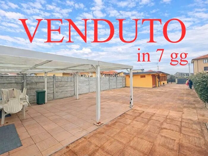 Casa quadrilocale in vendita in Via San Francesco dAssisi, Agrate Brianza