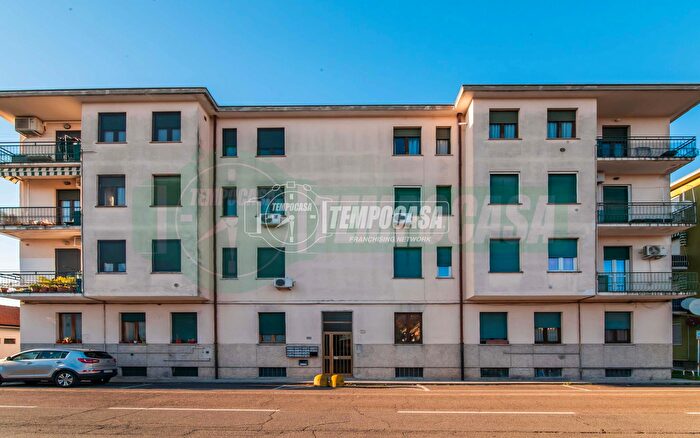 Appartamento quadrilocale in vendita in Via Fratelli Cairoli, Lainate