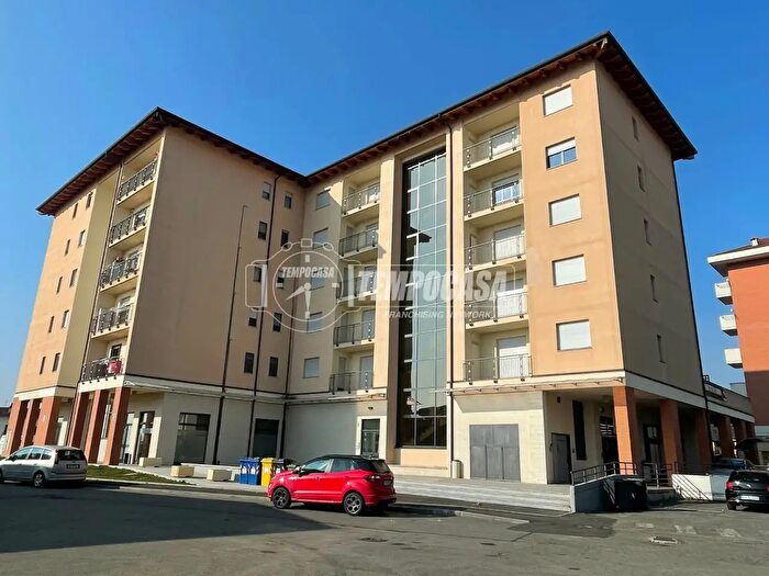 Appartamento trilocale in affitto in Piazza Generale Romano, Castellamonte