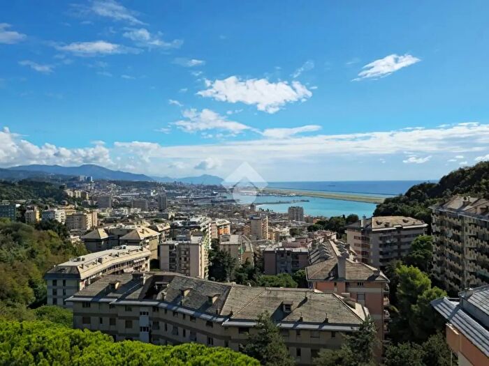 Appartamento con 5 locali in vendita in Via Emilio Salgari, Genova