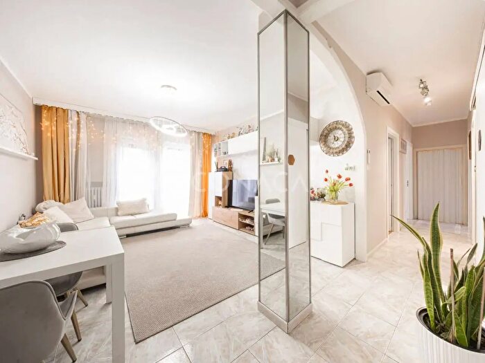 Appartamento con 5 locali in vendita in Via Rinaldo Rigola b, Bologna