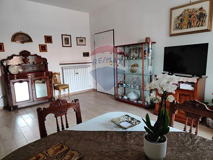 Appartamento trilocale in vendita in Via Pier Andrea Fontebasso, Roma