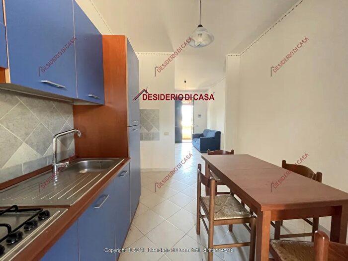 Appartamento trilocale in affitto in Campofelice Di Roccella