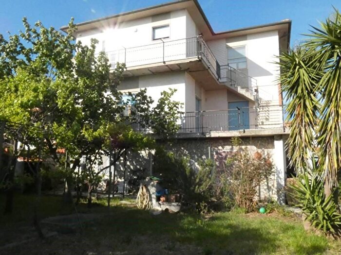 Casa con 16 locali in vendita in Rosignano Marittimo